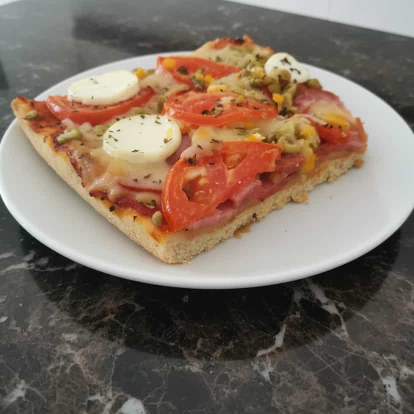 Foto deliciosa de Pizza de Frango Sem Farinha pronta para servir - Outras Receitas