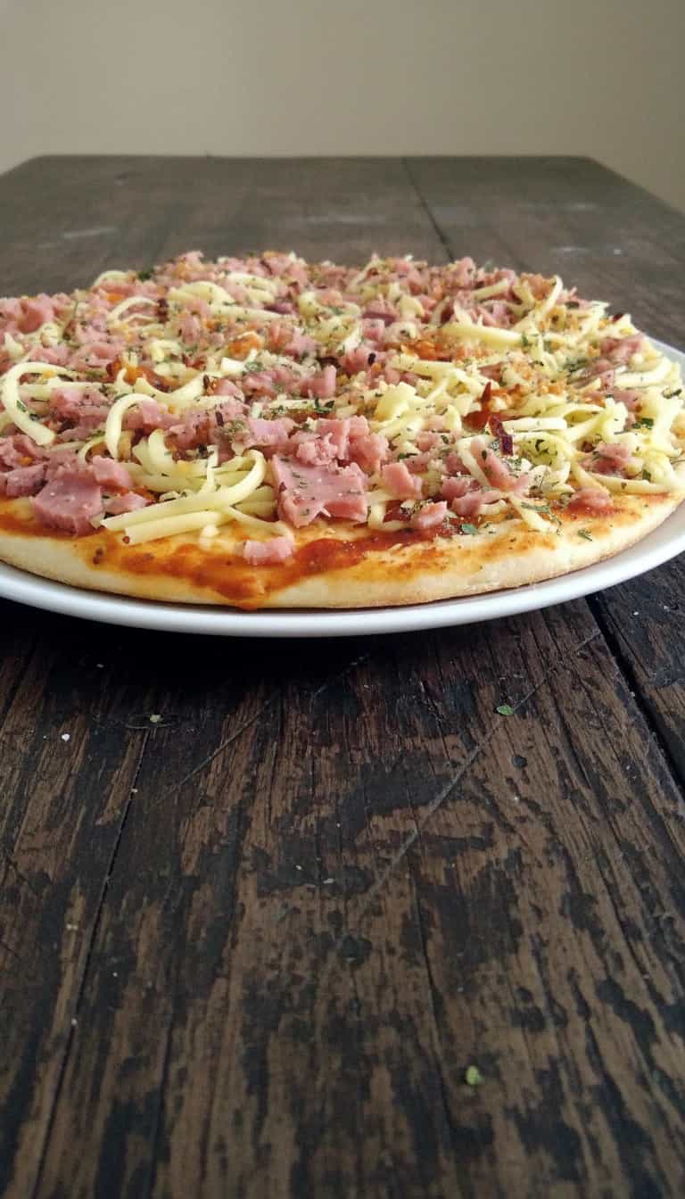 Foto deliciosa de Pizza de Presunto e Bacon pronta para servir - Outras Receitas