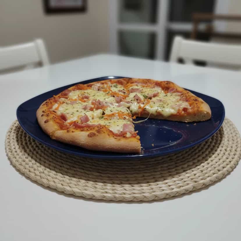 Foto deliciosa de Pizza Integral Natureba pronta para servir - Pizzas & Salgados