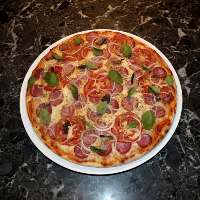 Foto deliciosa de Pizza Rápida de Calabresa pronta para servir - Outras Receitas