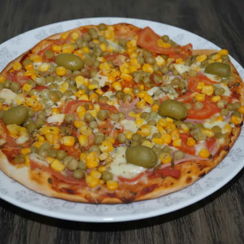 Foto deliciosa de Pizza Rápida de Presunto e Mussarela pronta para servir - Outras Receitas