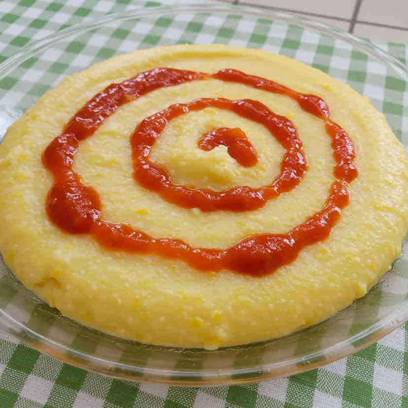 Foto deliciosa de Polenta Cremosa com Molho de Tomate pronta para servir - Almoço & Jantar