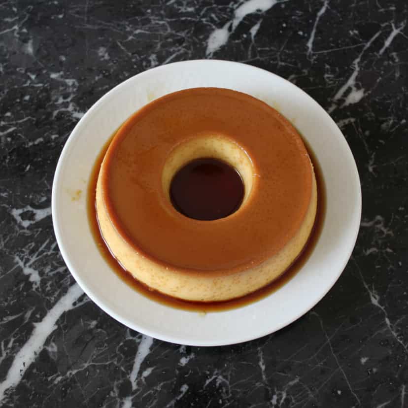 Foto deliciosa de Pudim Cremoso de Coco pronta para servir - Pudins & Cremes