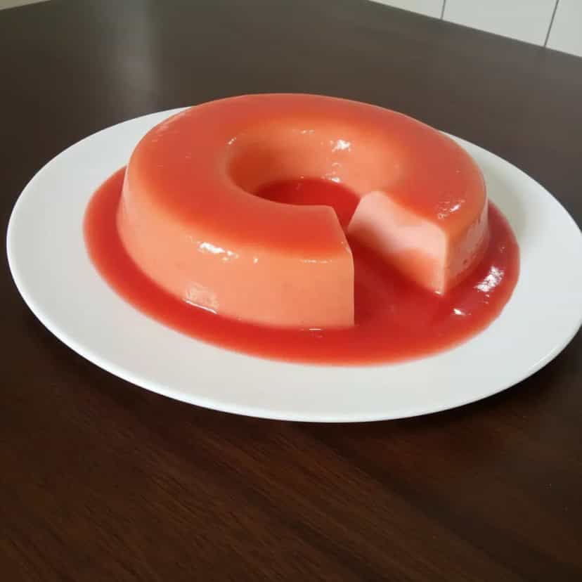Foto deliciosa de Pudim Cremoso de Goiabada pronta para servir - Pudins & Cremes