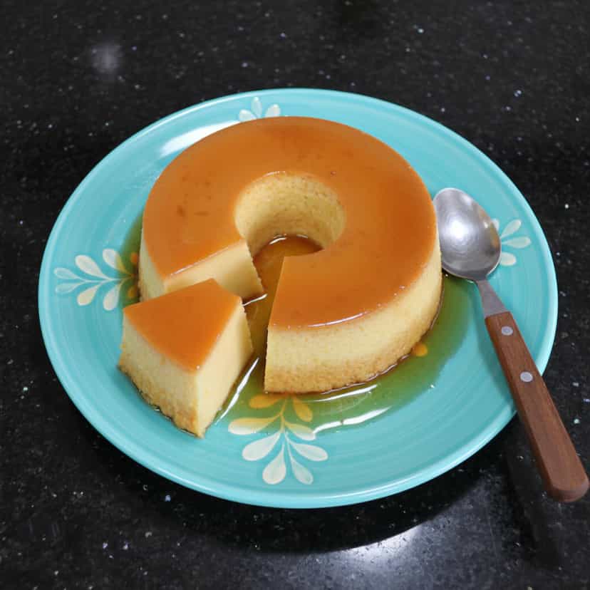 Foto deliciosa de Pudim Cremoso de Leite Condensado pronta para servir - Pudins & Cremes