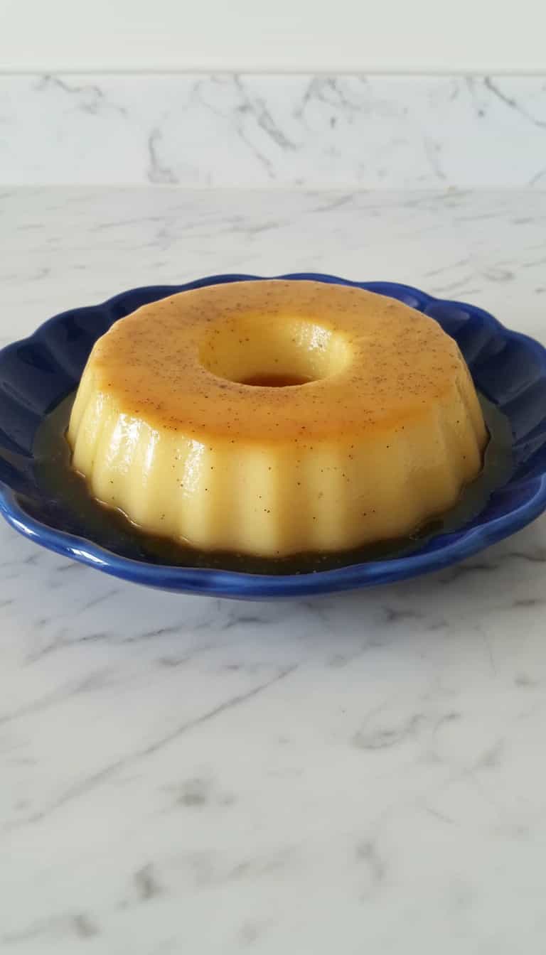 Foto deliciosa de Pudim Cremoso de Maracujá pronta para servir - Pudins & Cremes