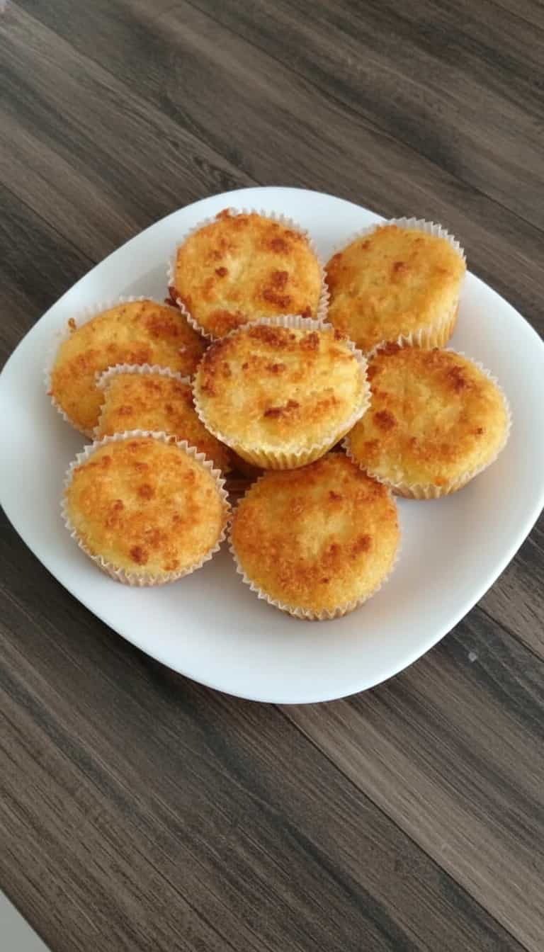Foto deliciosa de Queijadinhas Cremosas de Milho Verde pronta para servir - Pudins & Cremes