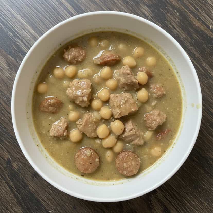 Foto deliciosa de Quenga de Sobrecoxa com Batatas pronta para servir - Carnes & Frango