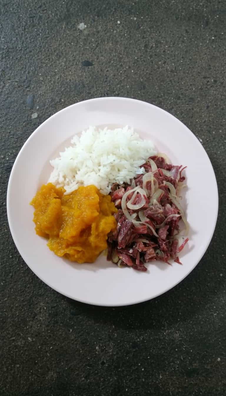 Foto deliciosa de Quibebe Cremoso de Abóbora Japonesa pronta para servir - Pratos Brasileiros Icônicos