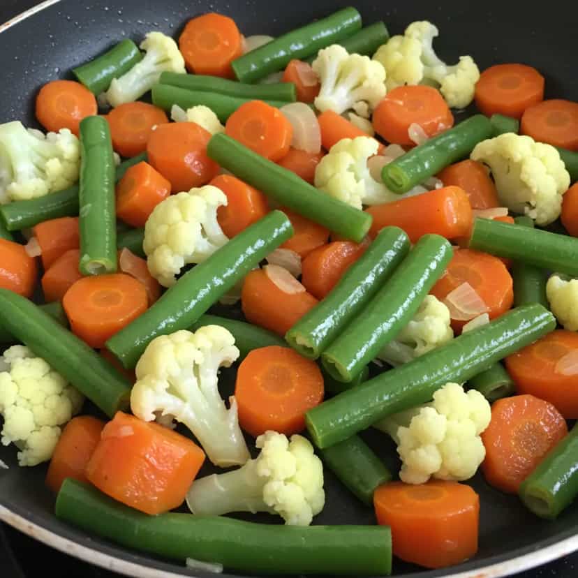 Foto deliciosa de Refogado de Legumes na Manteiga pronta para servir - Outras Receitas