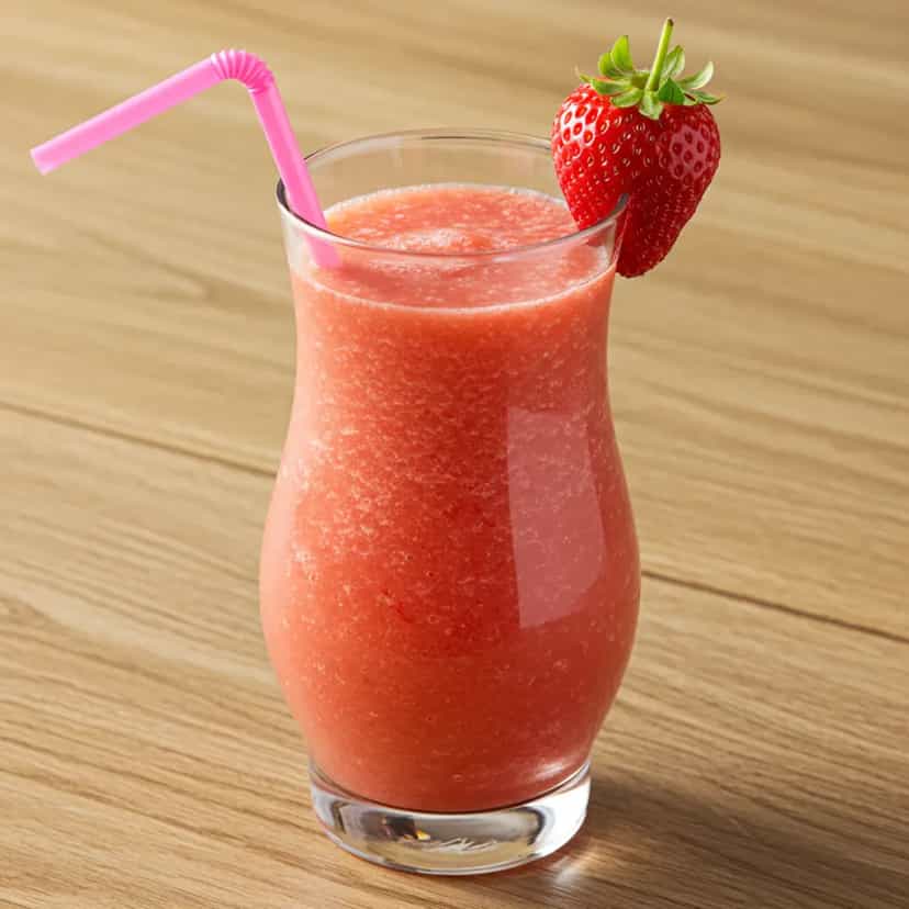 Foto deliciosa de Refrigerante de Morango Caseiro pronta para servir - Sucos & Smoothies