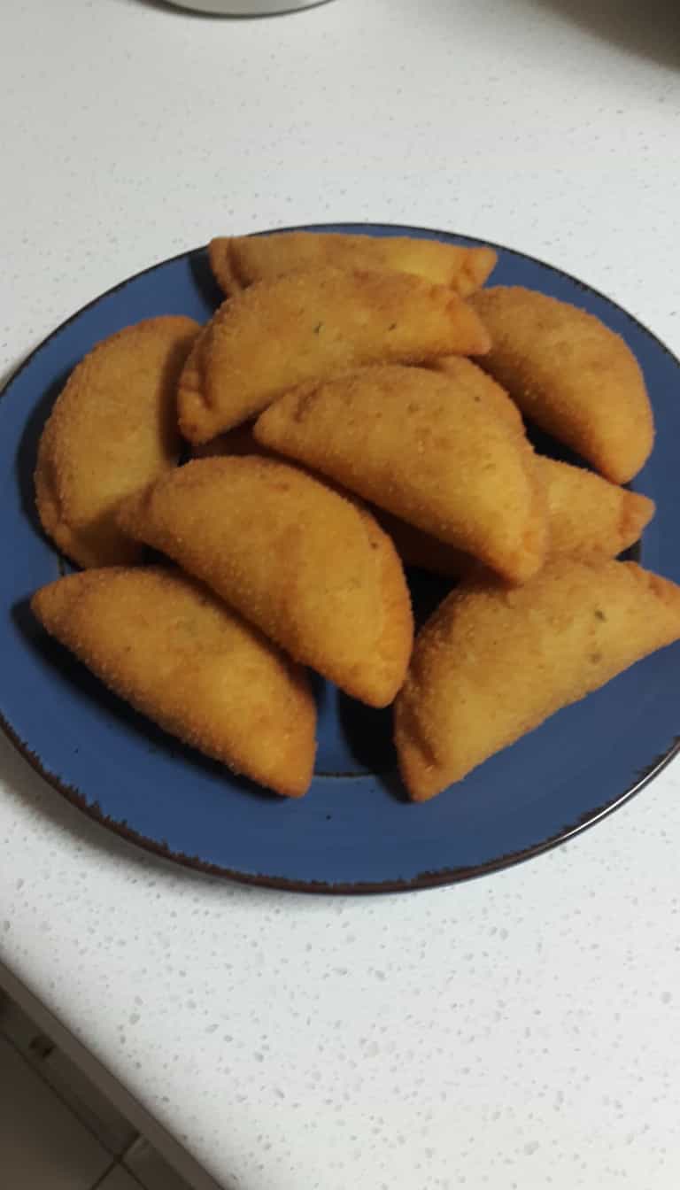 Foto deliciosa de Risoles Cremosos de Camarão pronta para servir - Salgadinhos