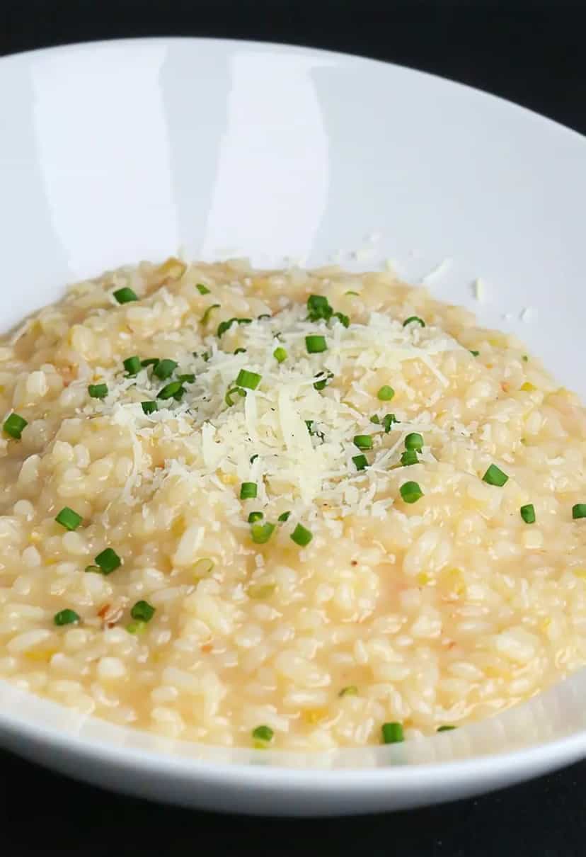 Foto deliciosa de Risoto de Arroz Branco com Parmesão pronta para servir - Massas & Macarrão