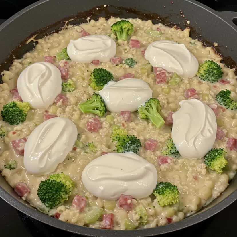 Foto deliciosa de Risoto de Salame Verde com Brócolis pronta para servir - Massas & Macarrão
