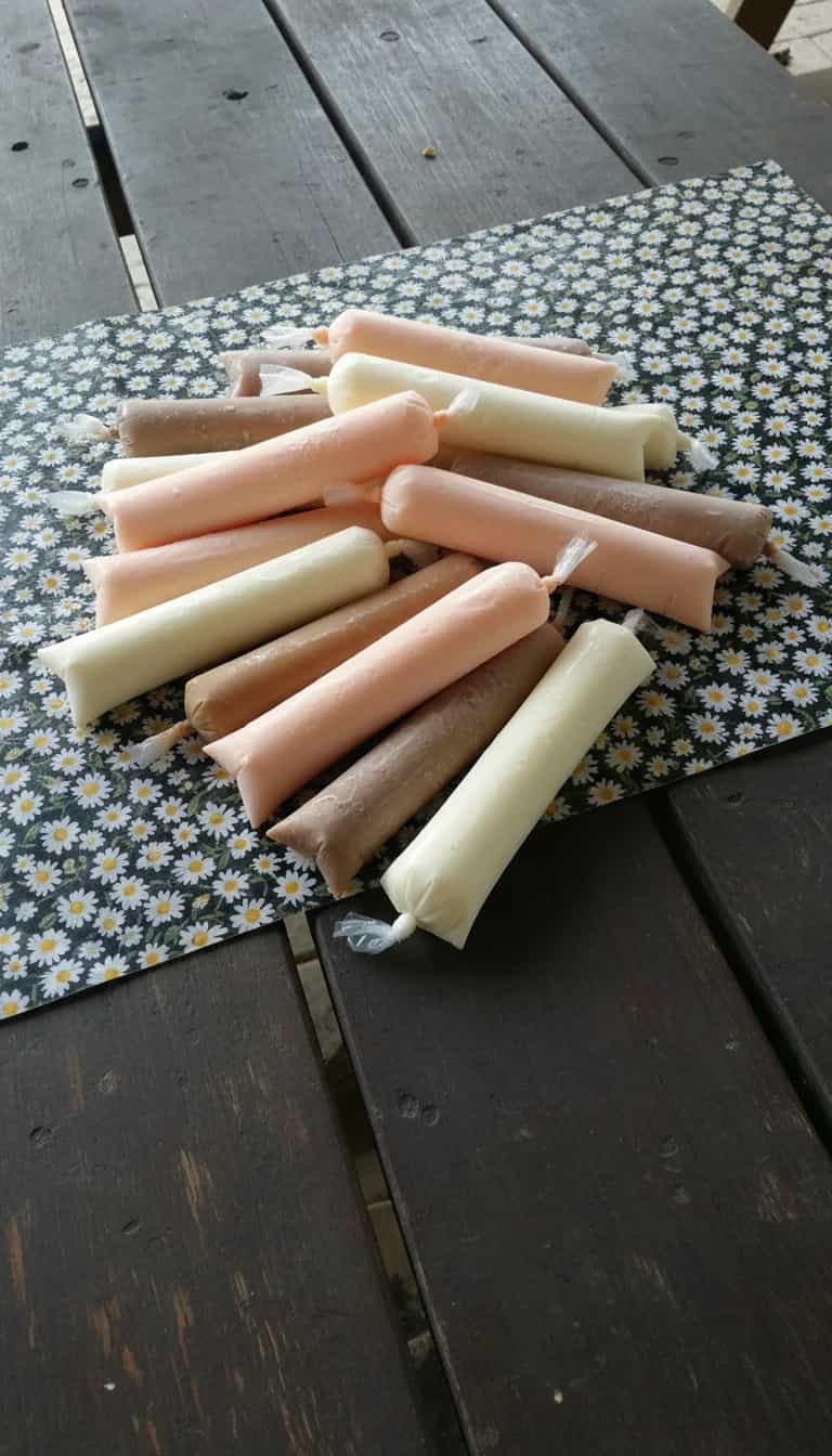 Foto deliciosa de Sacolé Cremoso de Coco pronta para servir - Doces Gelados & Sorvetes