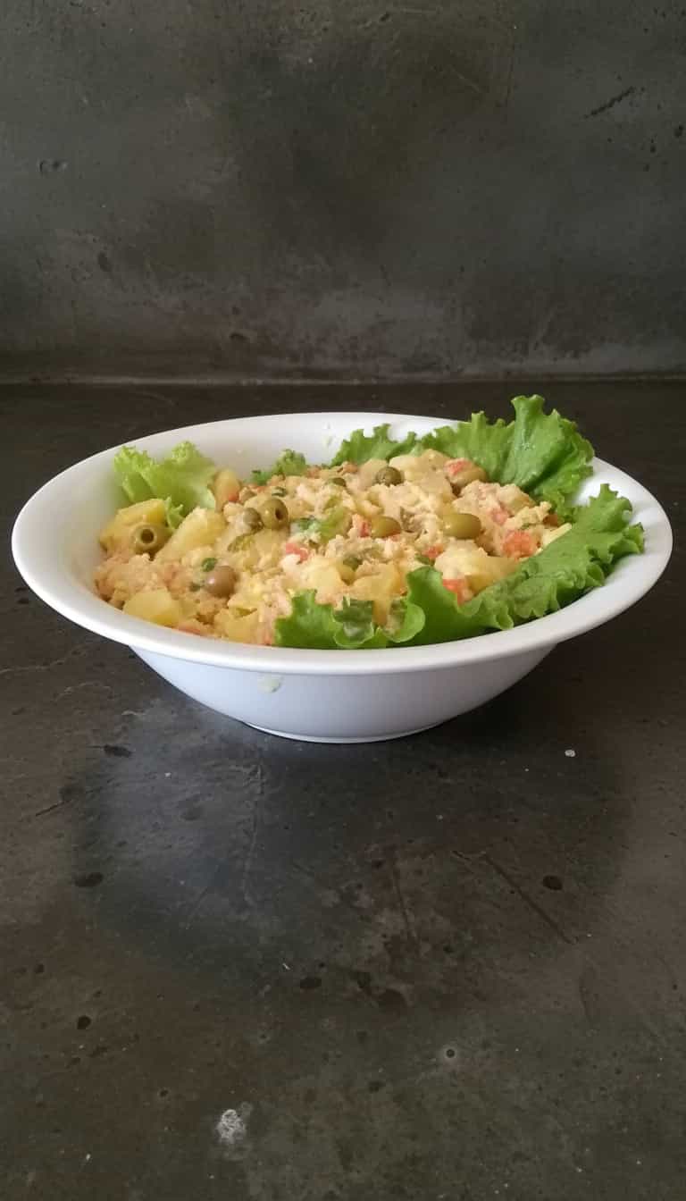 Foto deliciosa de Salada de Bacalhau com Alcaparras pronta para servir - Peixes & Frutos do Mar