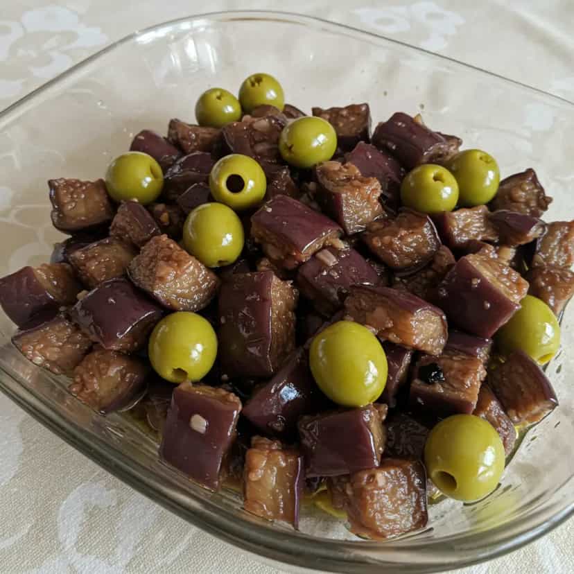 Foto deliciosa de Salada de Berinjela ao Microondas pronta para servir - No Micro-ondas