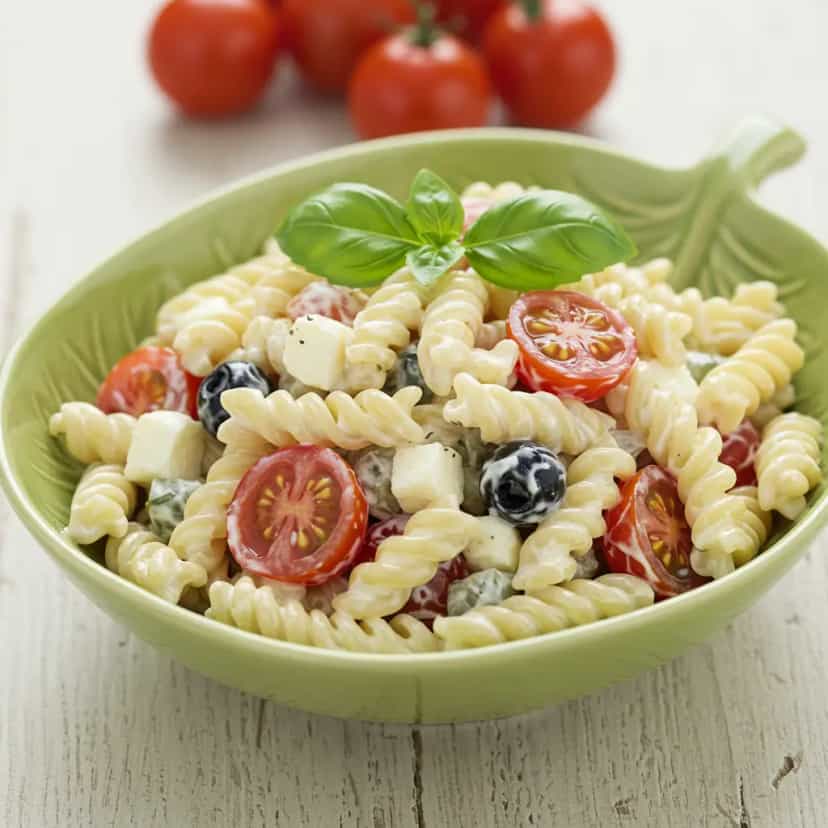 Foto deliciosa de Salada de Macarrão Cremosa pronta para servir - Outras Receitas