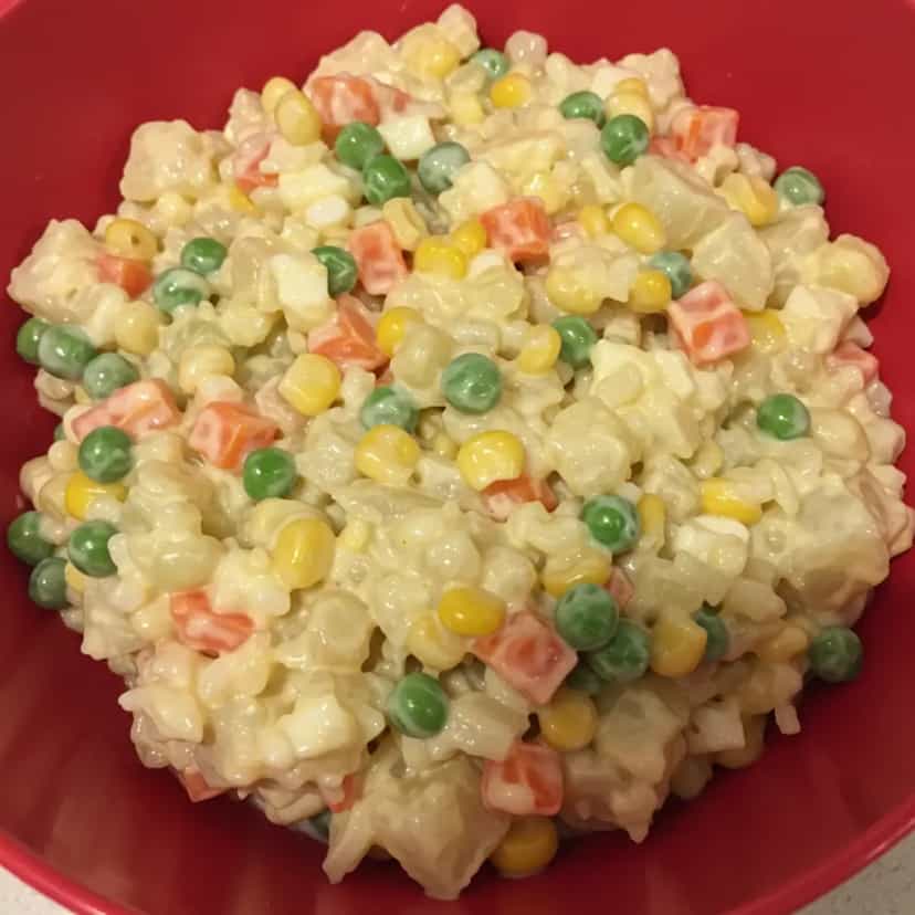 Foto deliciosa de Salada de Maionese com Passas e Maçã pronta para servir - Outras Receitas