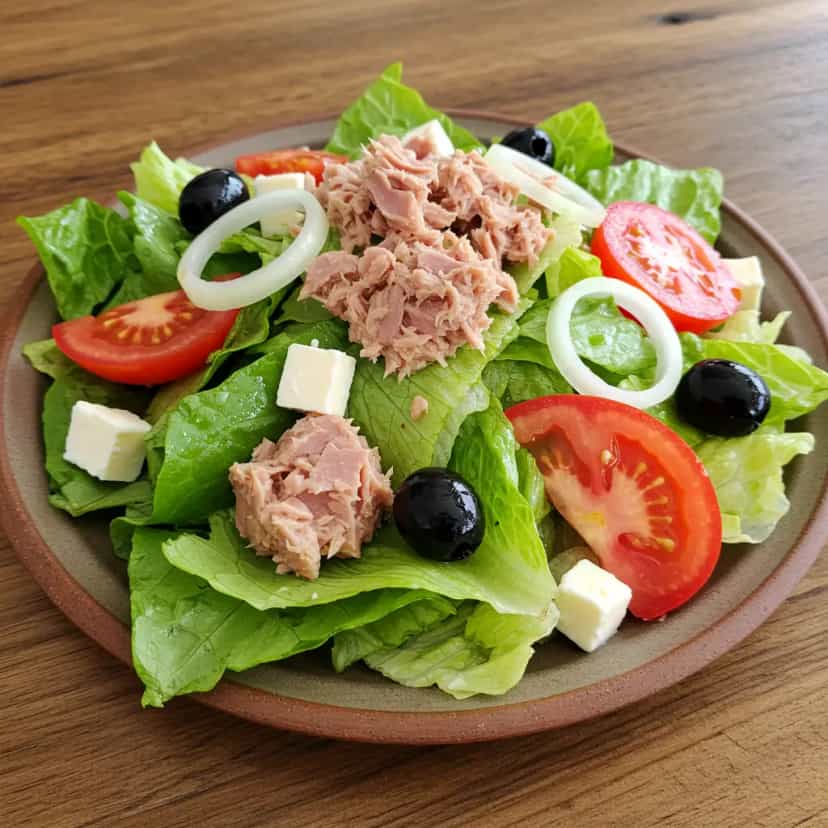Foto deliciosa de Salada Refrescante de Atum pronta para servir - Saladas