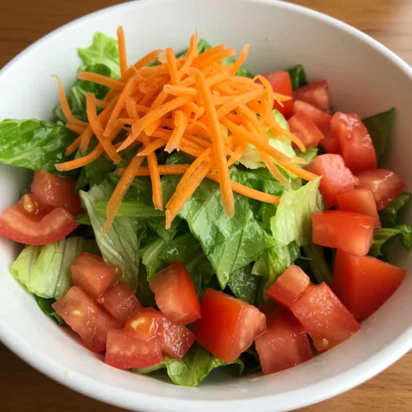 Foto deliciosa de Salada Refrescante de Panela pronta para servir - Outras Receitas