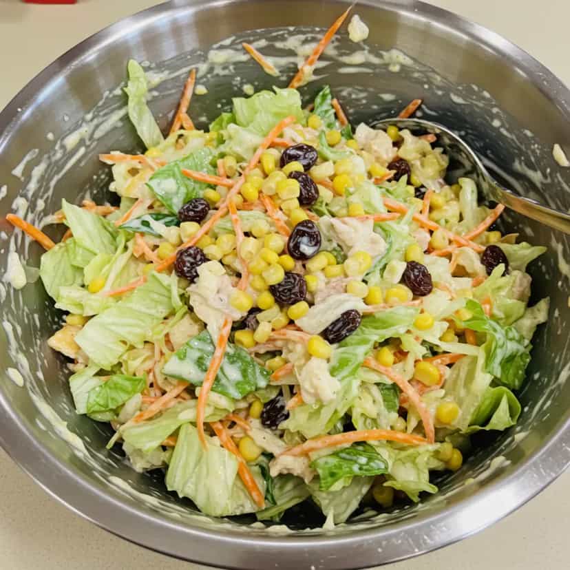 Foto deliciosa de Salpicão de Presunto e Bacon Festivo pronta para servir - Saladas