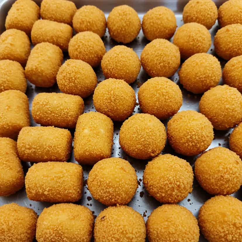 Foto deliciosa de Salsicha empanada pronta para servir - Salgadinhos