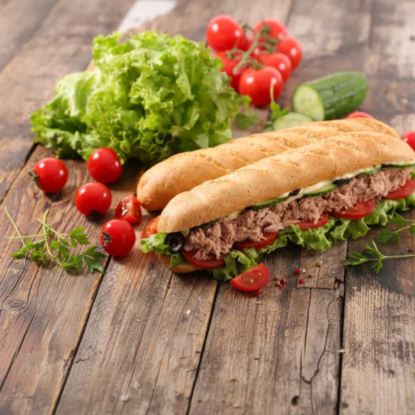 Foto deliciosa de Sanduíche de Atum pronta para servir - Lanches de Padaria