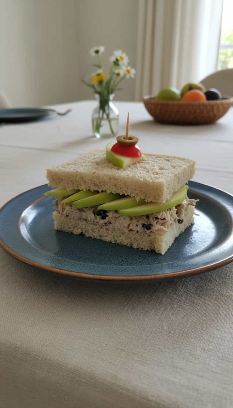Foto deliciosa de Sanduíche de Maçã e Atum pronta para servir - Outras Receitas