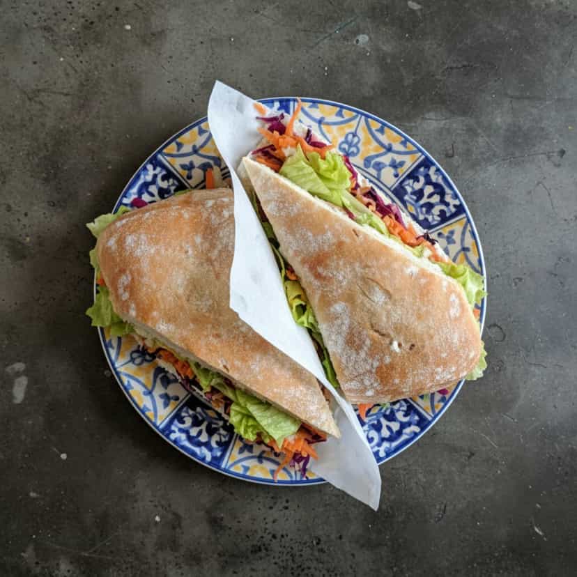 Foto deliciosa de Sanduíche Natural de Ricota pronta para servir - Snacks Naturais