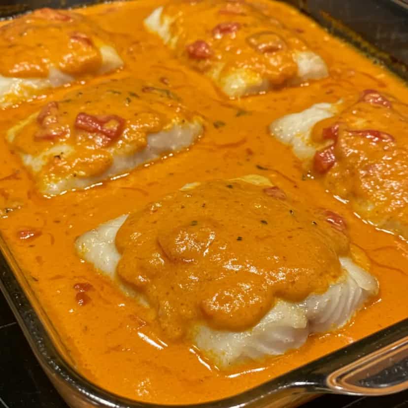 Foto deliciosa de Sardinha ao Forno com Molho Cremoso pronta para servir - Peixes & Frutos do Mar