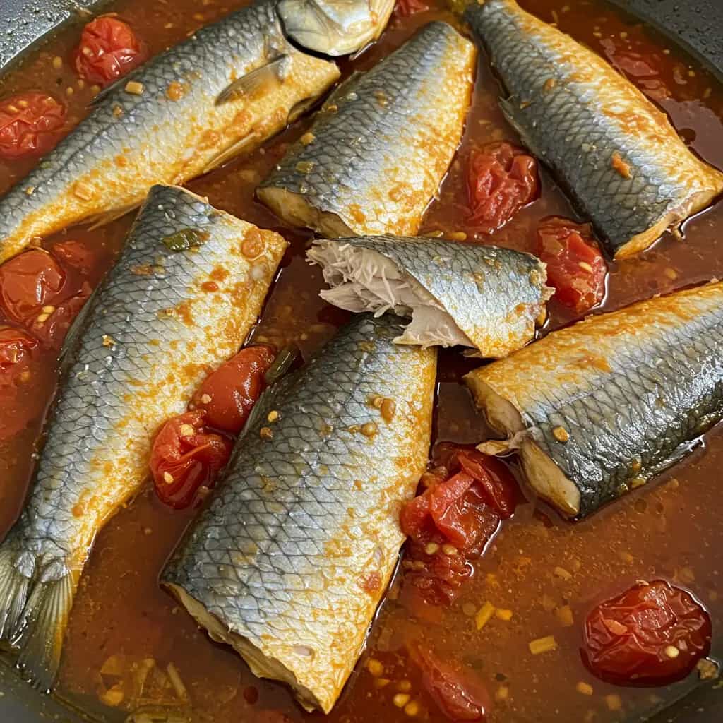 Sardinha fresca na panela de pressão