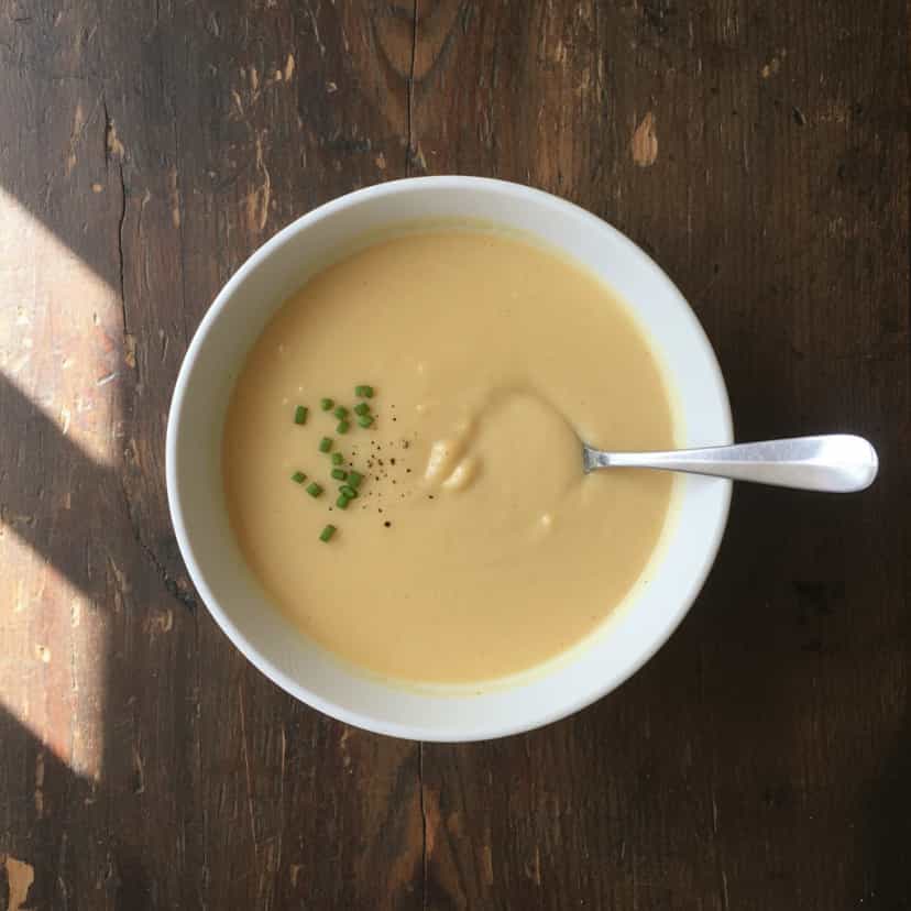 Foto deliciosa de Sopa Cremosa de Frango com Legumes pronta para servir - Sopas & Caldos