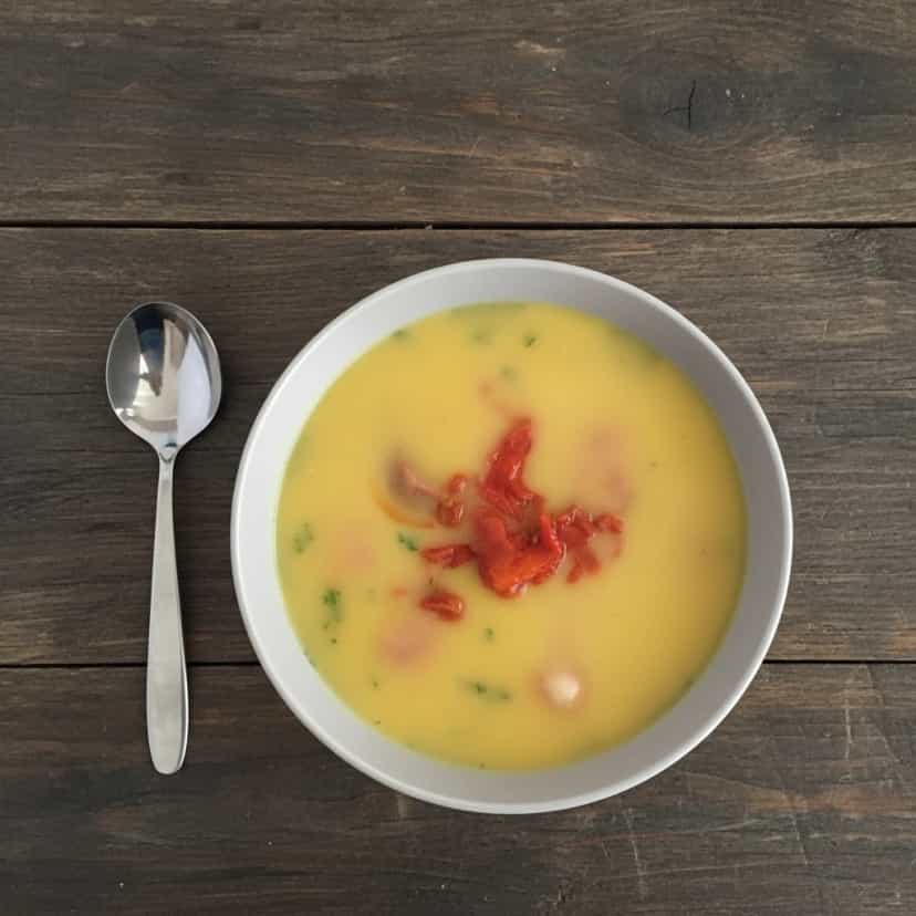 Foto deliciosa de Sopa Cremosa de Mandioquinha pronta para servir - Sopas & Caldos