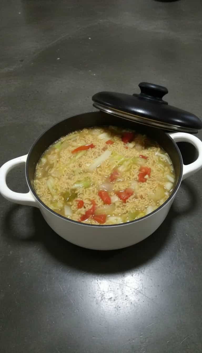 Foto deliciosa de Sopa de Lámen com Legumes pronta para servir - Outras Receitas