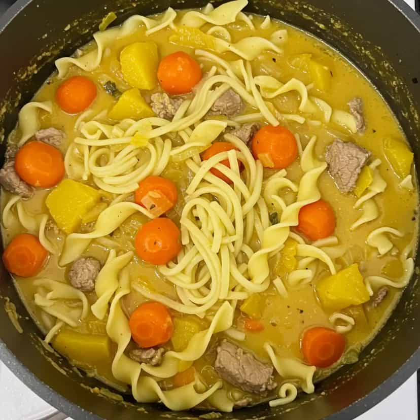 Foto deliciosa de Sopa fácil de jabá (charque) pronta para servir - Sopas & Caldos