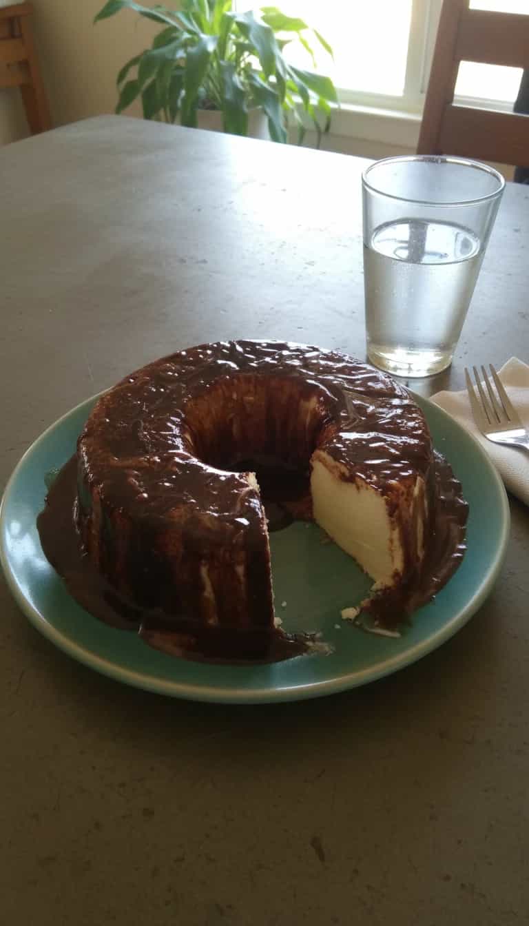 Foto deliciosa de Sorvete de Chocolate com Creme pronta para servir - Doces Gelados & Sorvetes