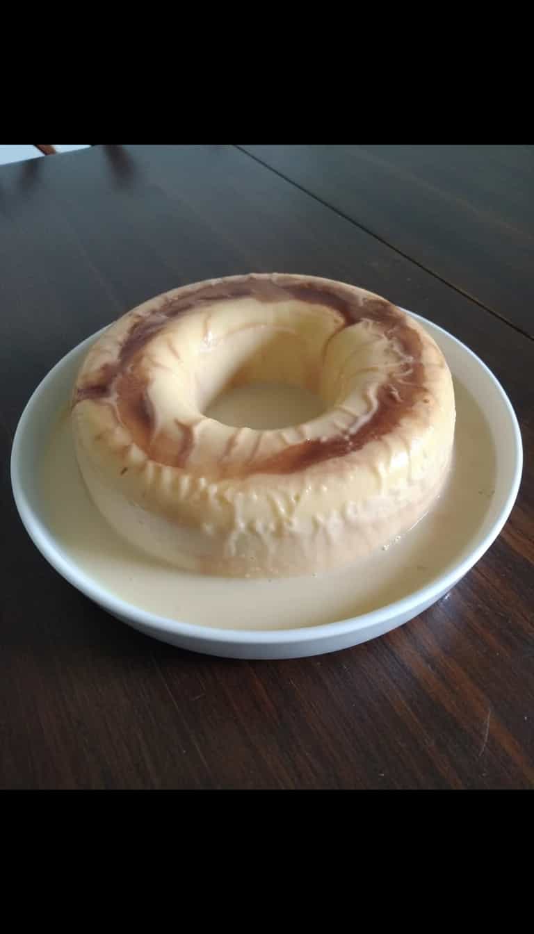 Foto deliciosa de Sorvete de Leite Condensado Cremoso pronta para servir - Doces Gelados & Sorvetes