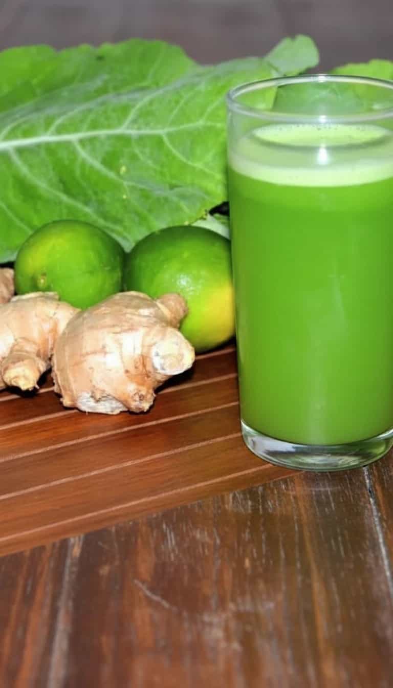 Foto deliciosa de Suco de couve com laranja e gengibre pronta para servir - Sucos & Smoothies