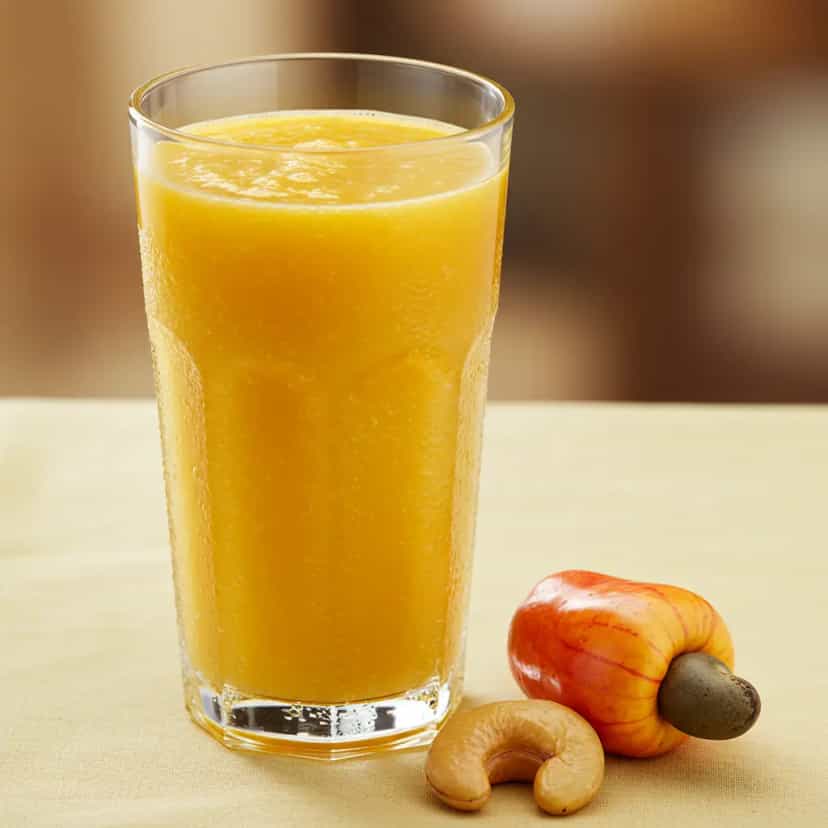 Foto deliciosa de Suco Refrescante de Manga e Caju pronta para servir - Sucos & Smoothies