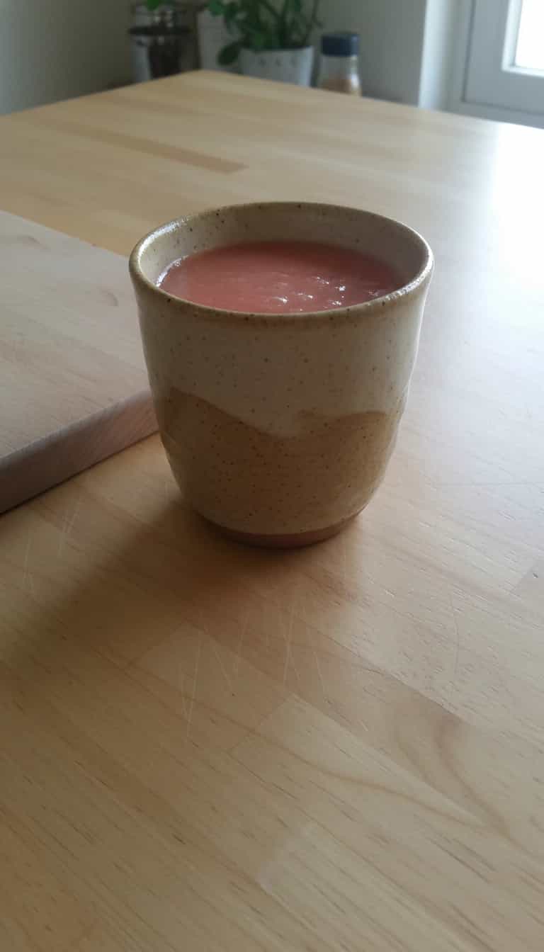 Foto deliciosa de Suco Refrescante de Tomate e Abacaxi pronta para servir - Sucos & Smoothies