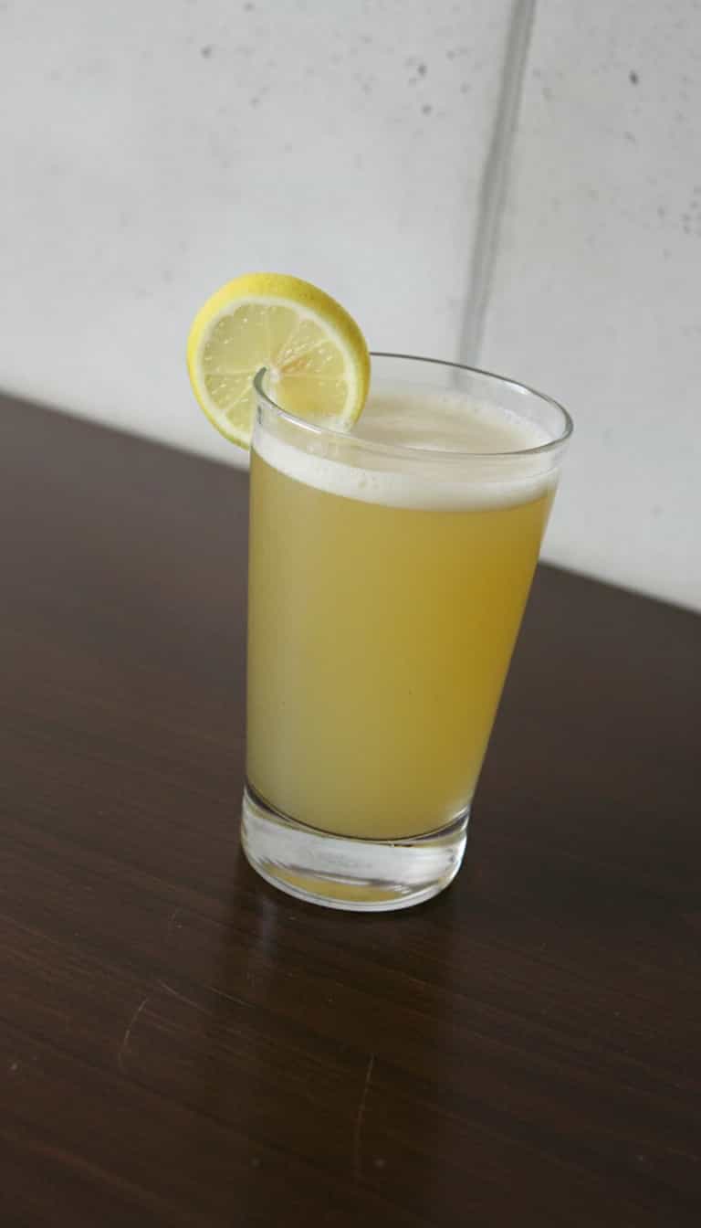 Foto deliciosa de Suco Tropical de Abacaxi com Hortelã pronta para servir - Sucos & Smoothies