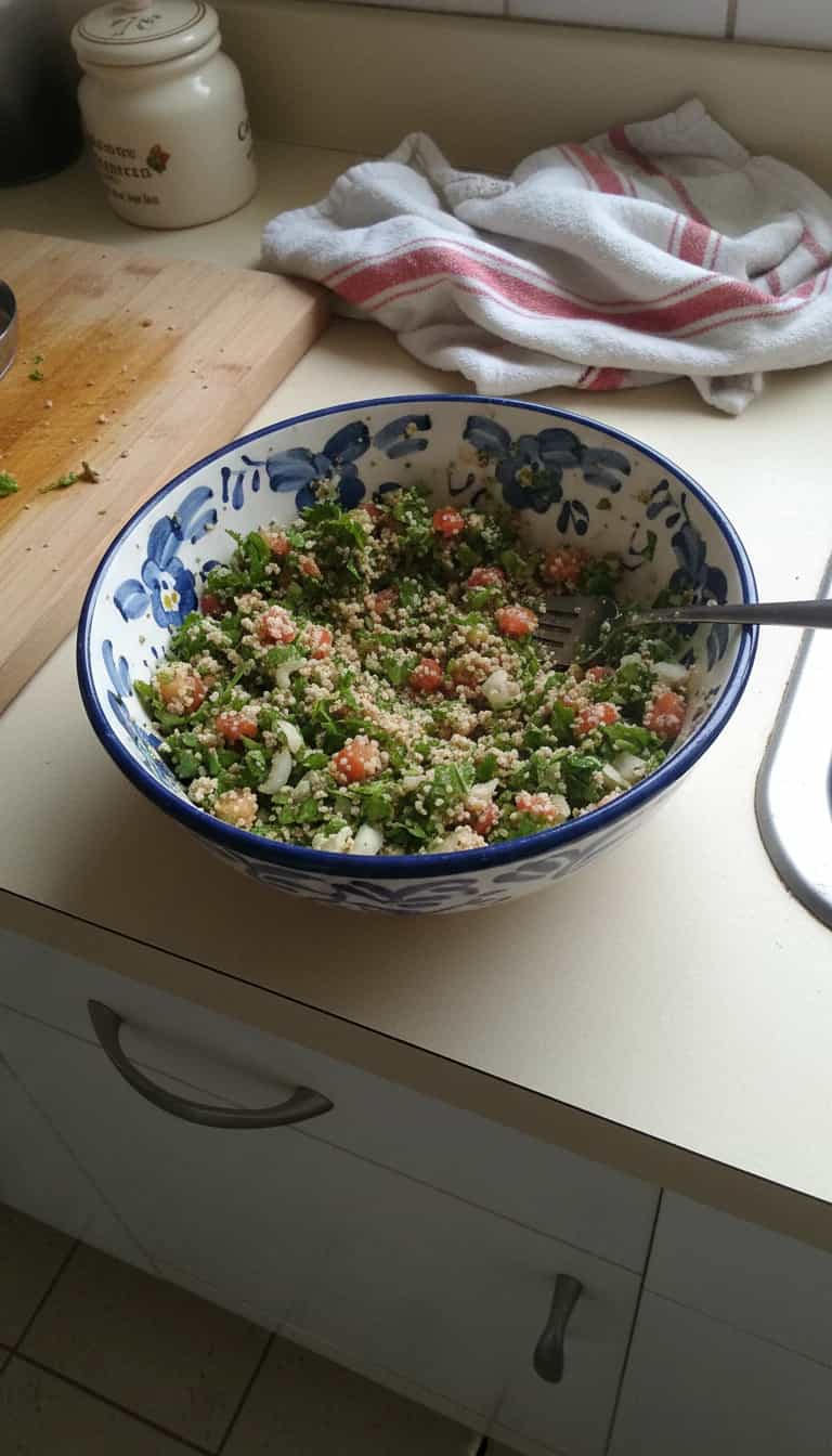 Foto deliciosa de Tabule Tradicional pronta para servir - Saladas