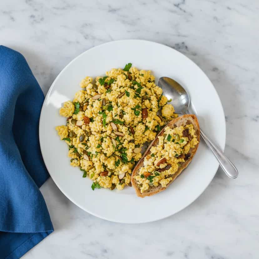 Foto deliciosa de Tofu Mexido com Especiarias pronta para servir - Almoço & Jantar