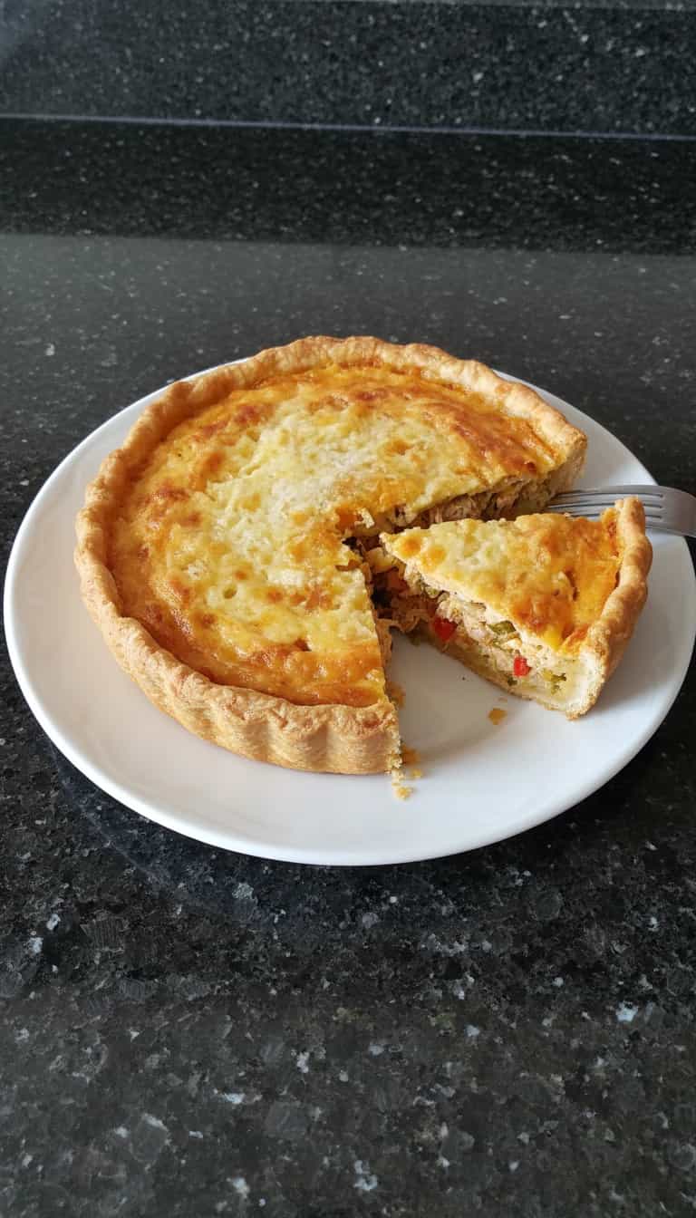 Foto deliciosa de Torta Cremosa de Frango e Milho pronta para servir - Carnes & Frango