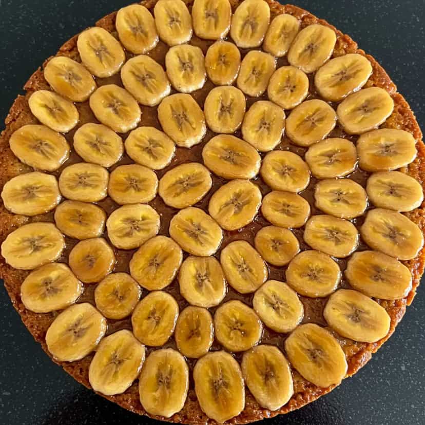 Foto deliciosa de Torta de banana fácil pronta para servir - Tortas & Tortinhas