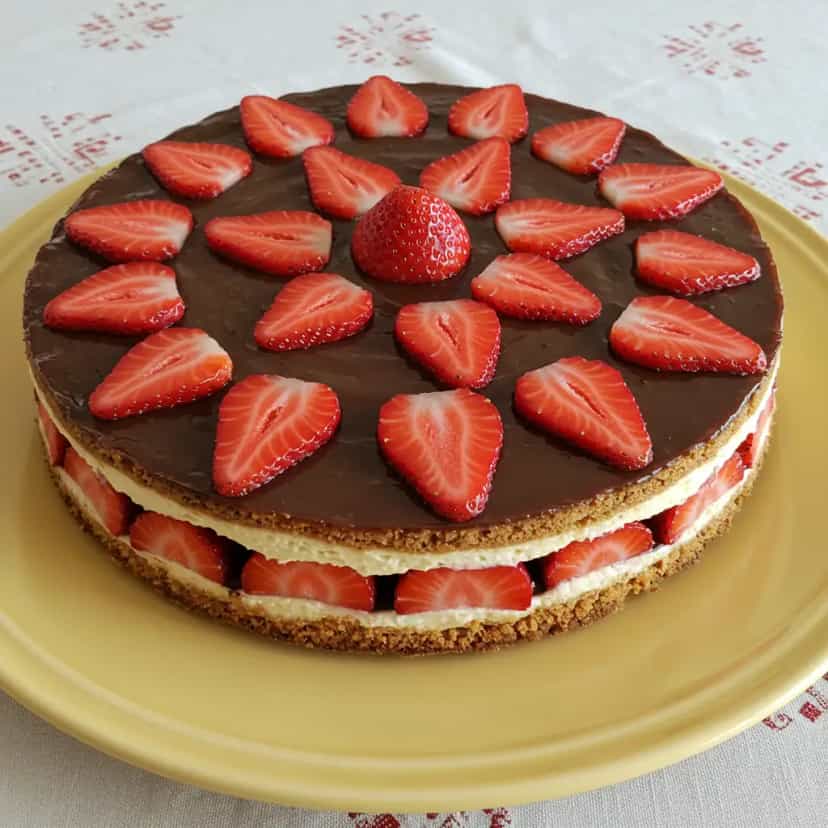 Foto deliciosa de Torta de Chocolate com Doce de Leite pronta para servir - Tortas & Tortinhas