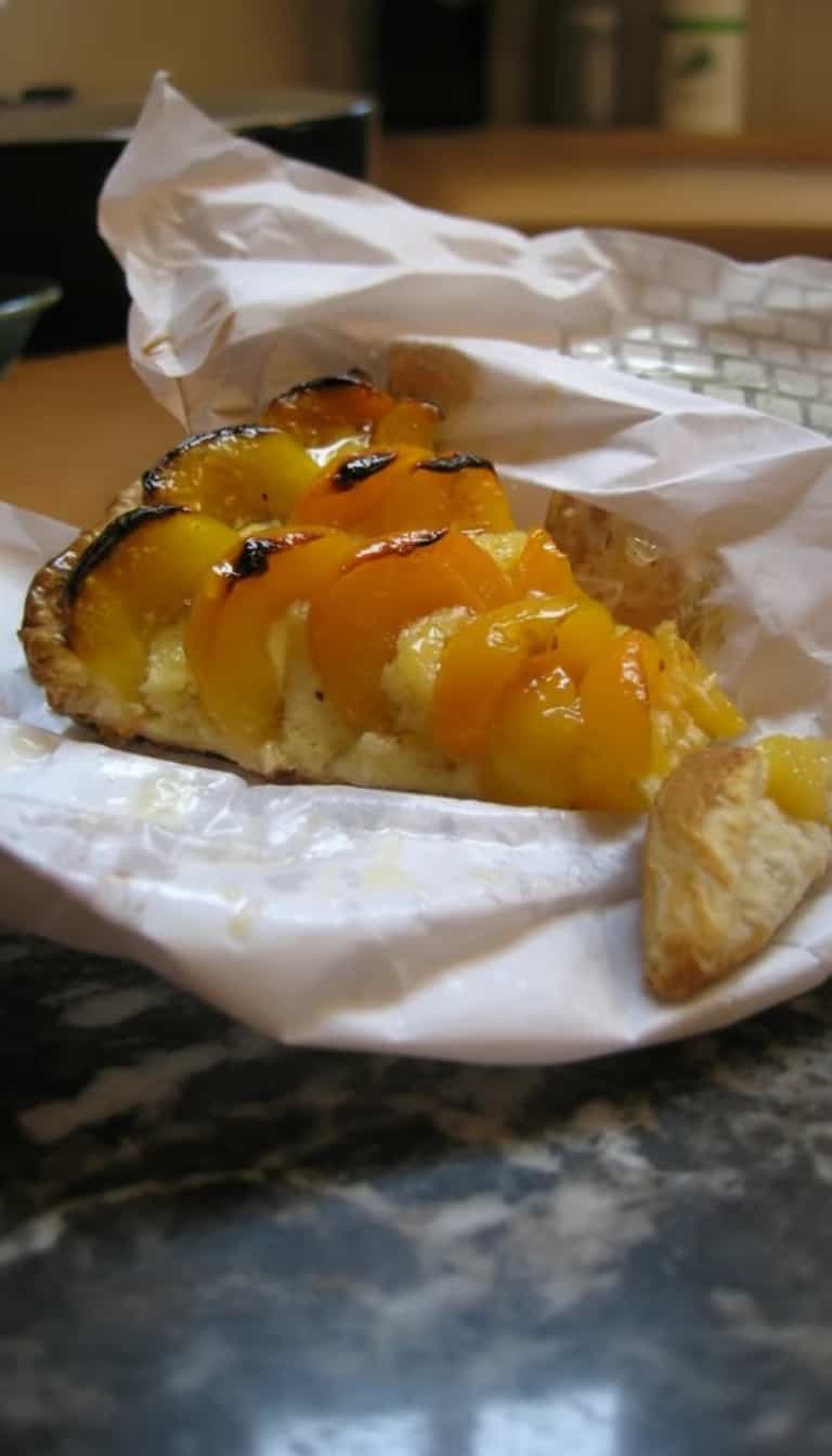 Foto deliciosa de Torta de Damasco com Creme Patissier pronta para servir - Tortas & Tortinhas