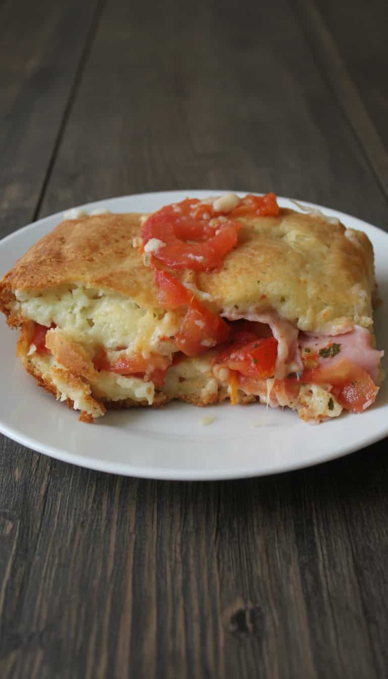 Foto deliciosa de Torta de Queijo e Presunto pronta para servir - Salgadinhos