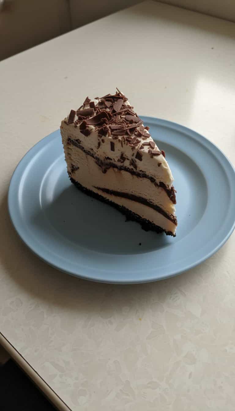 Foto deliciosa de Torta de Sorvete de Chocolate pronta para servir - Doces Gelados & Sorvetes
